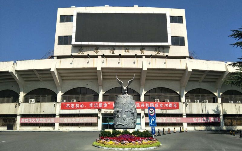 如何在篮球冬令营中加强体能训练?_1